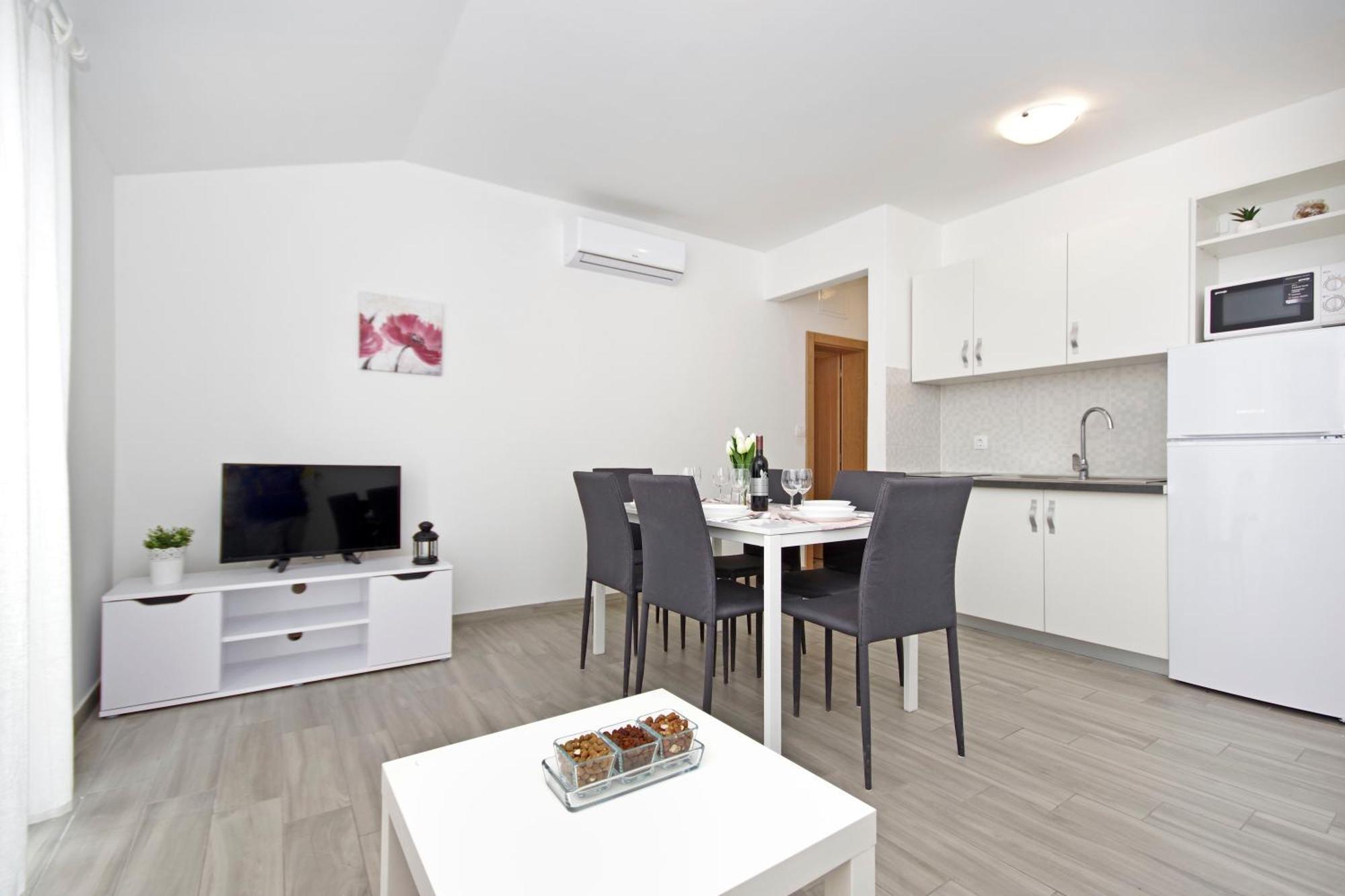 Apartments Frado Novalja Kültér fotó